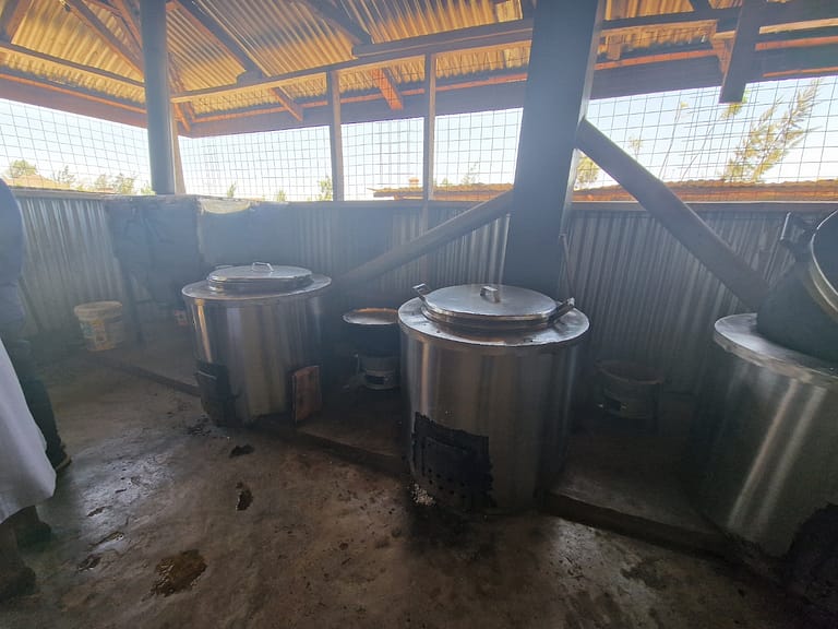 TEMPORARY METAL SHEETS STRUCTURE USED AS A KITCHEN